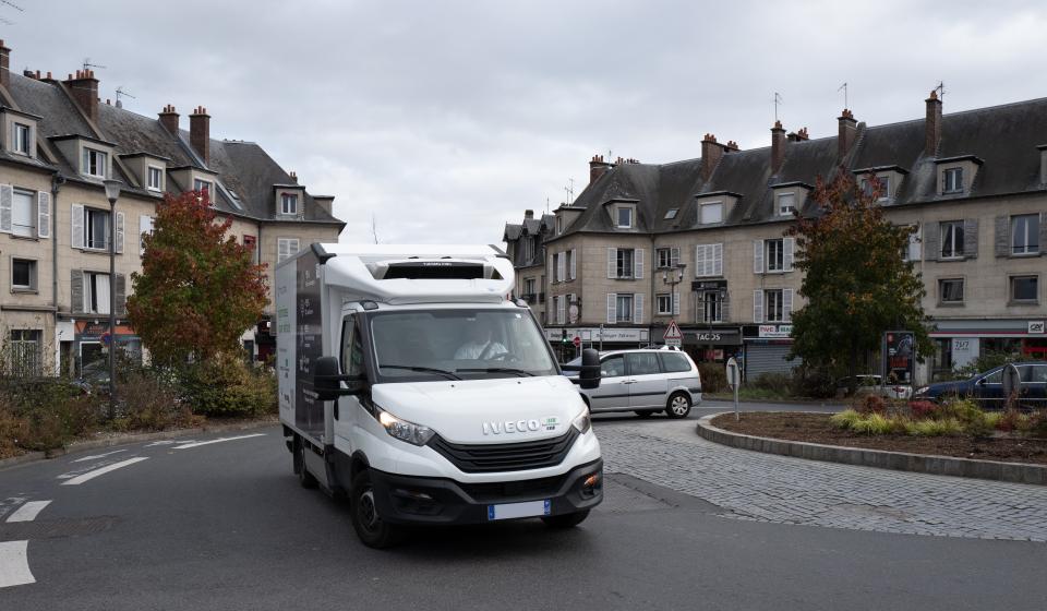 IVECO Daily sur rond point