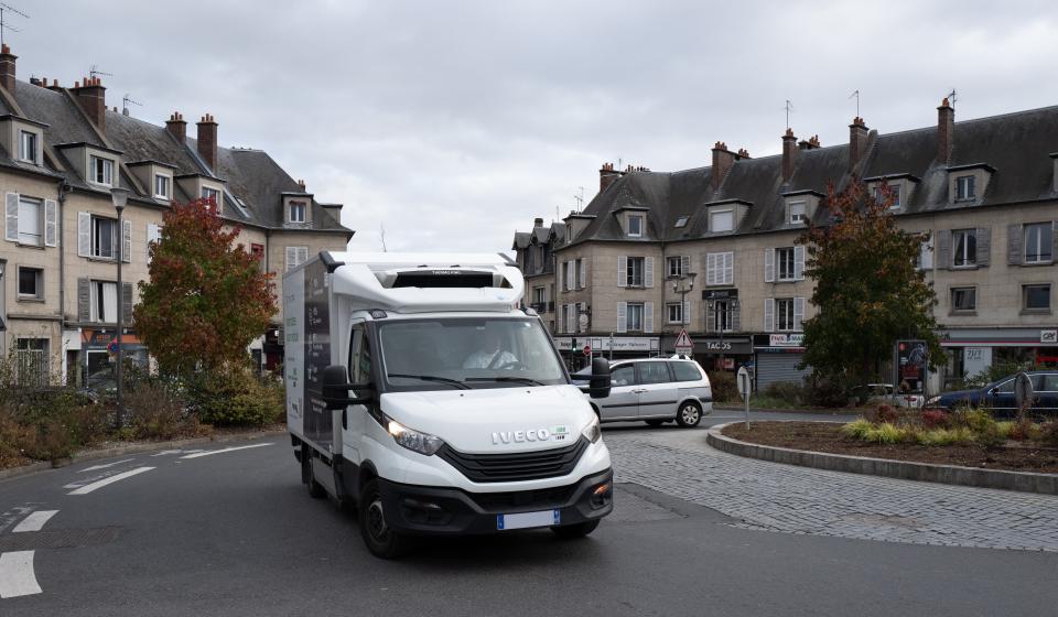 IVECO Daily sur rond point